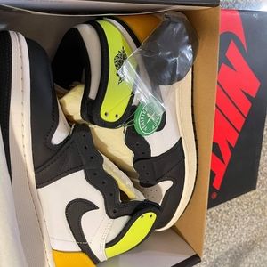 Jordan 1s Volt gold